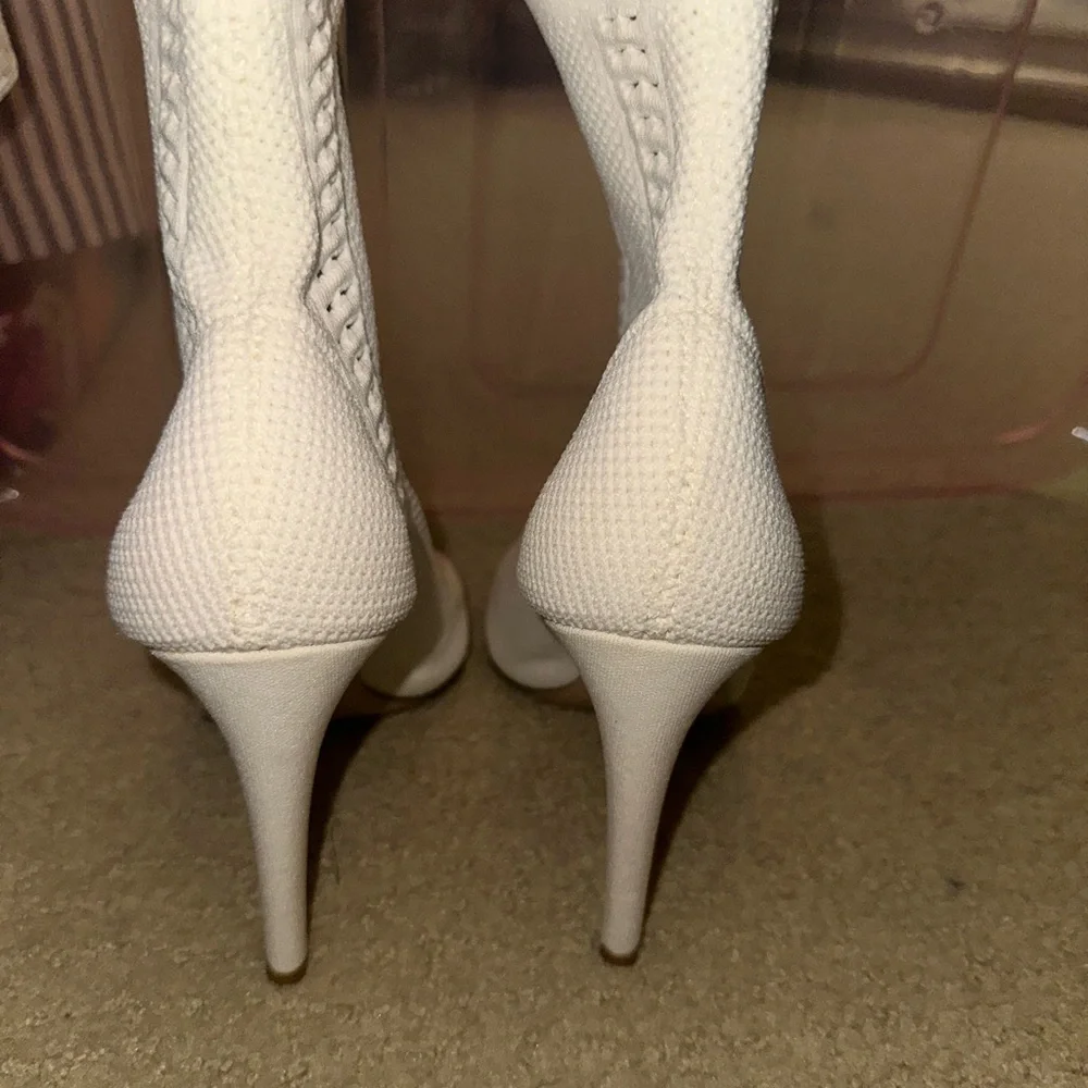 GIANVITO ROSSI Elegant SNOW White Peep-Toe Ankle Boots Sz 8 - Picture 3 of 3